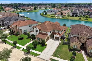 5403 Rouchel Brook Ln, Sugar Land, TX 77479 - Photo 2