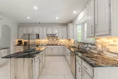 7 Stickley Court, The Woodlands, TX 77382 - Photo 10