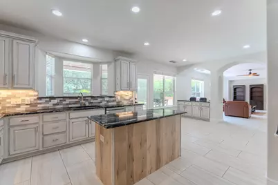 7 Stickley Court, The Woodlands, TX 77382 - Photo 12