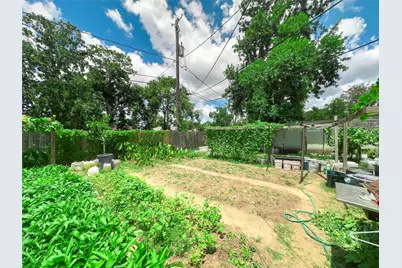 111 Holly Street, Lake Jackson, TX 77566 - Photo 6