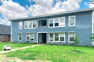 111 Holly St, Lake Jackson, TX 77566 - Photo 2