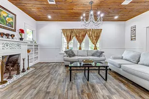 1409 20 1/2 St, Huntsville, TX 77340 - Photo 2