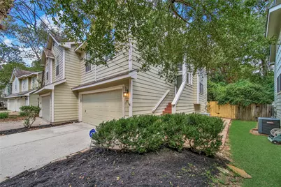 26 N Walden Elms Circle, The Woodlands, TX 77382 - Photo 2