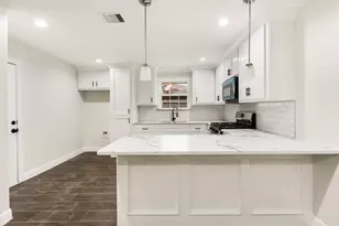 10323 Sagebluff Dr, Houston, TX 77089 - Photo 4