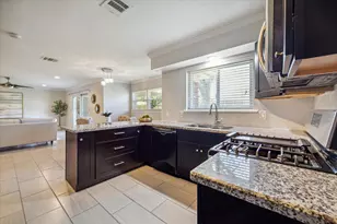 2910 Freshmeadows Dr, Houston, TX 77063 - Photo 12