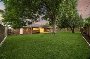2910 Freshmeadows Dr, Houston, TX 77063 - Photo 22