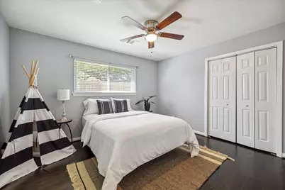 2910 Freshmeadows Drive, Houston, TX 77063 - Photo 18