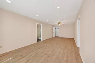 9611 Highmeadow Dr, Houston, TX 77063 - Photo 26