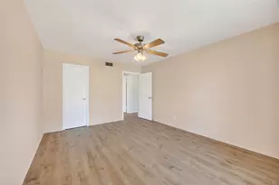 9611 Highmeadow Dr, Houston, TX 77063 - Photo 32