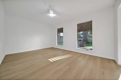 813 E Green Belt Drive, Sugar Land, TX 77498 - Photo 12