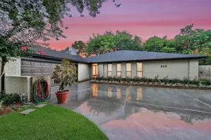 813 E Green Belt Dr, Sugar Land, TX 77498 - Photo 1