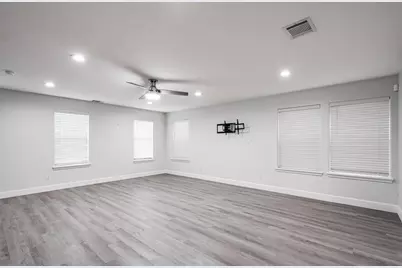 9026 McGallion Road, Houston, TX 77022 - Photo 8