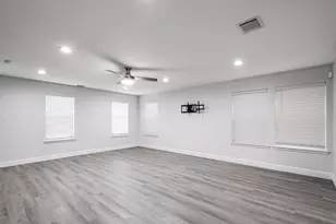 9026 McGallion Rd, Houston, TX 77022 - Photo 8