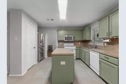 9238 Wichita Drive, La Porte, TX 77571 - Photo 10