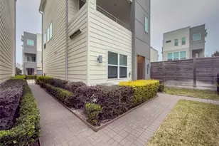 2733 Eado Edge Ct, Houston, TX 77020 - Photo 2