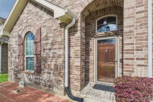 401 W Bend Dr, League City, TX 77573 - Photo 2