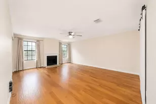 9850 Pagewood Ln, Houston, TX 77042 - Photo 14