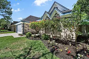 1038 St John Dr, Pearland, TX 77584 - Photo 2