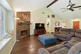 1038 St John Dr, Pearland, TX 77584 - Photo 4