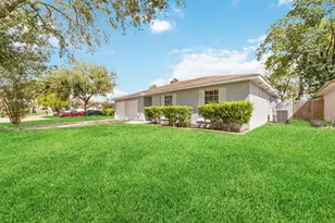 6111 Westbranch Dr, Houston, TX 77072 - Photo 2