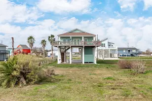 2110 Seahorse Ln, Crystal Beach, TX 77650 - Photo 2