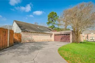 8203 Fernbrook Ln, Houston, TX 77070 - Photo 32