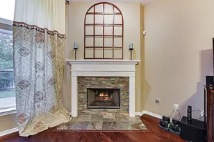 6 N Queenscliff Cir, The Woodlands, TX 77382 - Photo 10