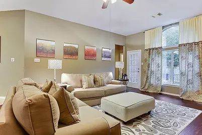 6 N Queenscliff Circle, The Woodlands, TX 77382 - Photo 8