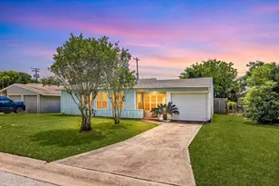 123 Bonita Ave, Galveston, TX 77550 - Photo 2