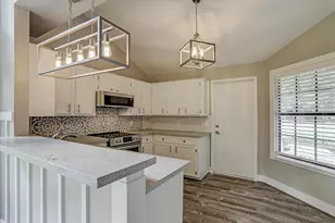 22 W Mistybreeze Cir, Shenandoah, TX 77381 - Photo 12