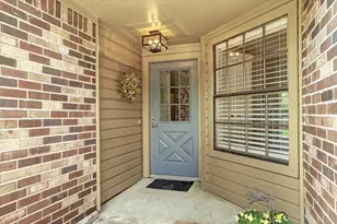 22 W Mistybreeze Cir, Shenandoah, TX 77381 - Photo 2