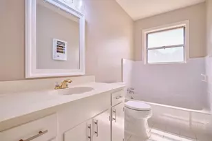 3002 Lamar Cir, El Campo, TX 77437 - Photo 32