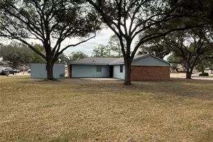 3002 Lamar Cir, El Campo, TX 77437 - Photo 46