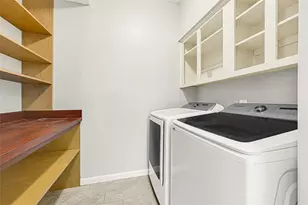 425 E Fair Harbor Ln, Houston, TX 77079 - Photo 32