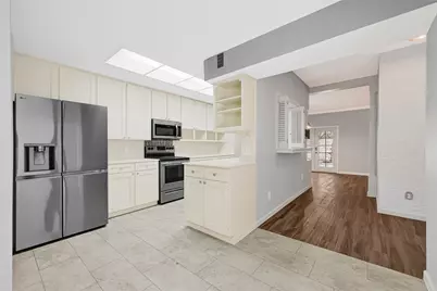 425 E Fair Harbor Lane, Houston, TX 77079 - Photo 8
