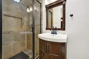 425 E Fair Harbor Ln, Houston, TX 77079 - Photo 12
