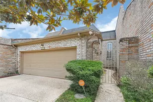 425 E Fair Harbor Ln, Houston, TX 77079 - Photo 2
