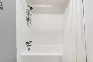 425 E Fair Harbor Ln, Houston, TX 77079 - Photo 22