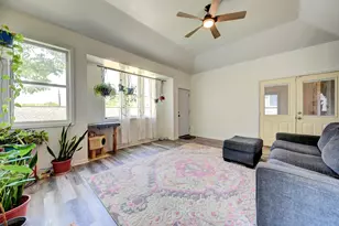 213 N Austin St, Brenham, TX 77833 - Photo 6