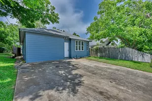 213 N Austin St, Brenham, TX 77833 - Photo 22