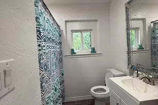5739 Waterford Dr, Houston, TX 77033 - Photo 6