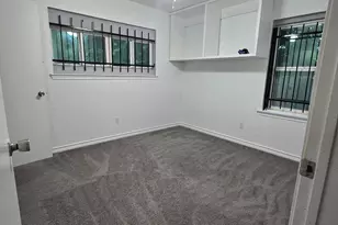 5739 Waterford Dr, Houston, TX 77033 - Photo 10