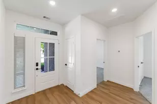 810 S Colbert St, Dayton, TX 77535 - Photo 6