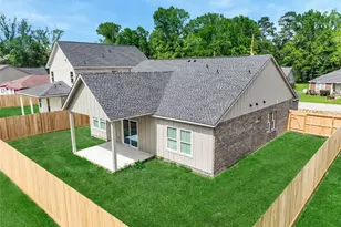 810 S Colbert St, Dayton, TX 77535 - Photo 28