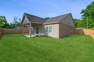 810 S Colbert St, Dayton, TX 77535 - Photo 26