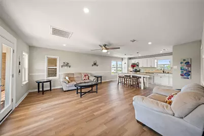 372 Ling Street, Hitchcock, TX 77563 - Photo 10