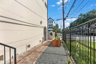 1102 W 15th 1/2 St, Houston, TX 77008 - Photo 6