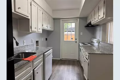 7925 Grove Ridge Drive, Houston, TX 77061 - Photo 6