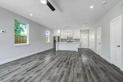 9306 E Avenue L #1, Houston, TX 77012 - Photo 4
