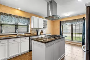 10822 Spruce Dr S, La Porte, TX 77571 - Photo 14